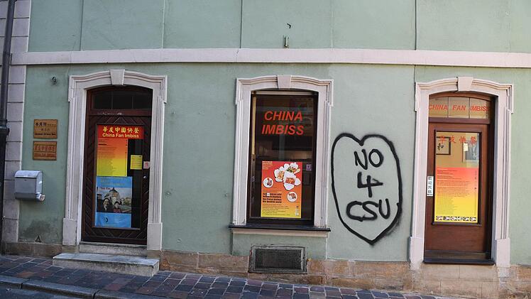 "No 4 CSU": beschmierte Fassade in der Fischstraße  Foto: Ronald Rinklef