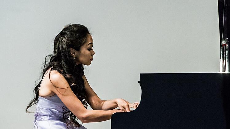 Die Pianistin Kyoko Frank und der Bariton Franz Xaver Schlecht als Rezitator gestalteten das Stipendiatenkonzert des Richard-Wagner-Verbands Coburg.Jochen Berger