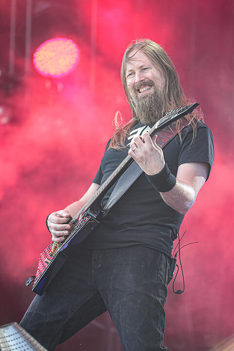 Amon Amarth bei Rock im Park 2019: Ganz viel Metal und Feuer bringt die Fans zum Durchdrehen
