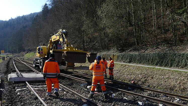 Die Arbeiten an der Strecke der Museumsbahn Fränkische Schweiz laufen. Foto: Paul Pöhlmann