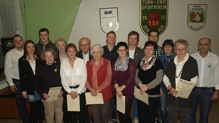 Viele TSV-Mitglieder wurden für ihrer 25-jährige Treue ausgezeichnet.