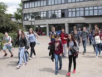 Bislang bringen nur die Schüler Farbe in die Forchheimer Realschule.   Foto: Josef Hofbauer