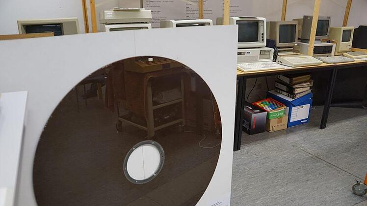 In der Informatik-Sammlung gibt es dieses Prachtexemplar zu bewundern: diese Magnetplatte einer Festplatte von 1973 fasst 2 Megabyte an Daten -das war damals viel.  Foto: Pascale Ferry