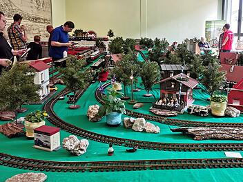 Neustadt bei Coburg: Gartenbahn-Ausstellung beim PuppenFestival