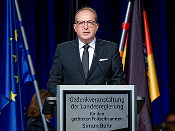 Gedenkfeier für getöteten Polizisten