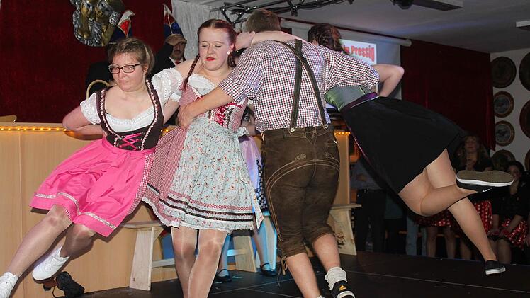 Die Förtschendorfer Showtanzgruppe legte einen beschwingten Tanz aufs Parkett.