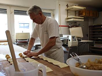 In "Peter's Backstube wird noch frisch vor Ort gebacken. Ende Juni ist damit Schluss. Foto: Mirjam Stumpf