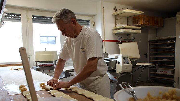 In "Peter's Backstube wird noch frisch vor Ort gebacken. Ende Juni ist damit Schluss. Foto: Mirjam Stumpf