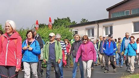 115 Frauen und Männer haben an der DJK-Seniorenwanderung in und um Schondra teilgenommen.