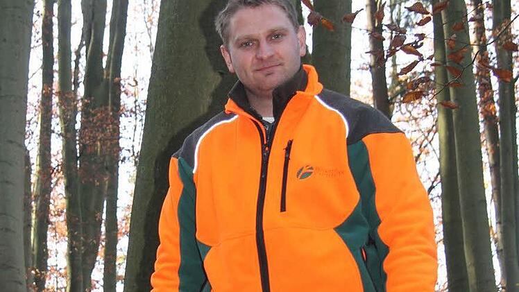 Patrick Lehmann (31) erkundet die Stadtsteinacher Wälder. Aber auch Waldgebiete in Kulmbach bei der B 85 und in Himmelkron gehören zu seinem Revier Stadtsteinach. Foto: Sonja Adam