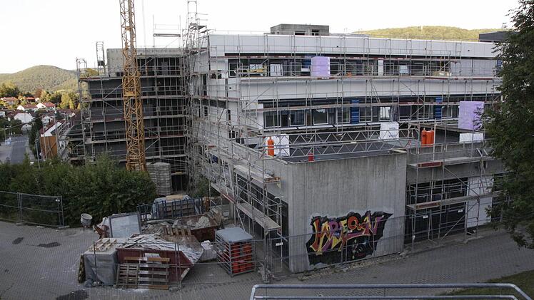 Die Sanierung des Gymnasiums Fränkische Schweiz nähert sich dem Ende.  Foto: Josef Hofbauer