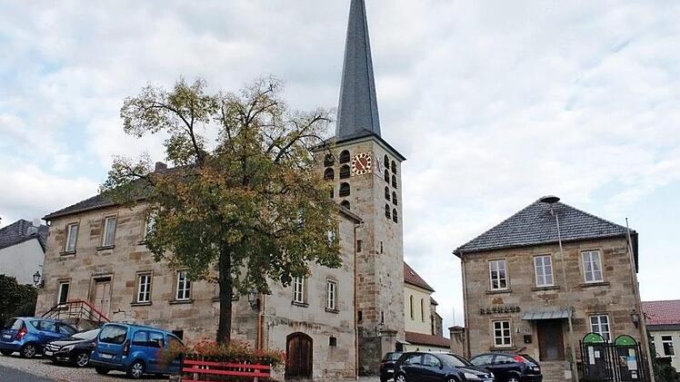 Er soll schöner werden: Die Aufwertung und Sanierung des Marktplatzes Marktgraitz steht auf der Agenda für die nächsten Jahre.  Fotos: Roland Dietz