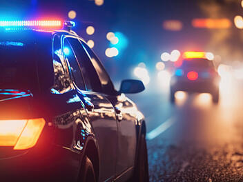 Mit 200 km/h geflüchtet: Polizei verfolgt unbekannten Autofahrer