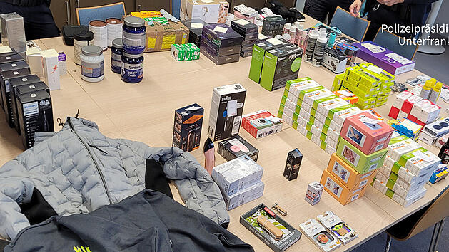 Polizei stellt umfangreiches Diebesgut in Ochsenfurt bei W&uuml;rzburg sicher