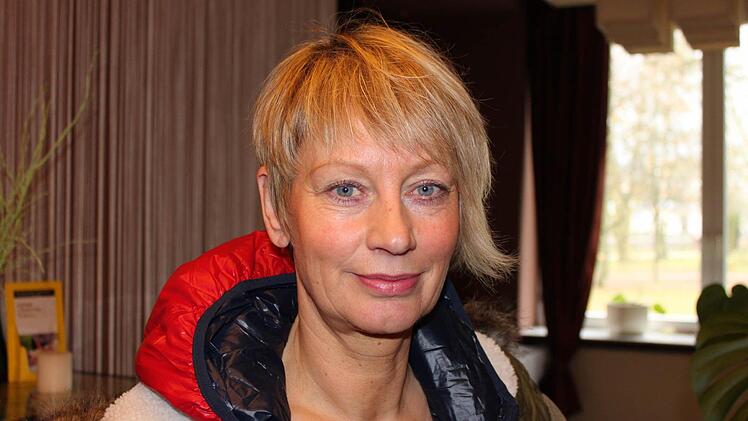 "Ich war immer sehr zufrieden", bedauert Gabi Gunn aus Bad Kissingen die Schließung der China Liangtse Group-Filiale. Drei Mal im Monat kam sie im Schnitt zur Massage. Jetzt hofft die Stammkundin, dass sie ihre 250 Euro wiedersieht. "Das ist schließlich viel Geld." Besonders überrascht ist sie allerdings nicht über die Schließung: Nach dem guten Start 2007 habe der Service zuletzt sehr abgenommen: Gunn berichtet von immer weniger Personal, das oft übermüdet gewesen sei.