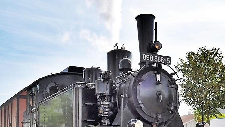 Der Bund der Steuerzahlen hatte anonyme Informationen bekommen, bei denen es um die Betriebskosten der Museumseisenbahn "Rhönzügle" ging. Bei der Versammlung des Zweckverbandes Fränkisches Freilandmuseum konnten diese aber allesamt entkräftet werden. Foto: Hanns Friedrich