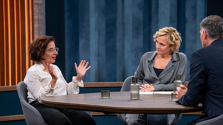 Die deutsch-iranische Journalistin Isabel Schayani berichtete, dass viele Menschen im Iran sich von den Angriffen Israels den Anfang des Endes des Mullah-Regimes erhofften.