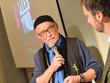 Hans W. Geißendörfer, der mehr als nur der "Vater der Lindenstraße" ist, im Gespräch mit Volker Traumann, dem Bamberger Festivalkoordinator.   Fotos: Ronald Rinklef