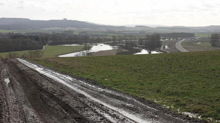 Blick auf den Main und die ICE-Trasse kurz vor dem Tunnel Eierberge.Fotos: Christian Bauriedel