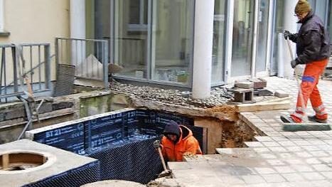 Der Schacht für die Frischluftanlage befindet sich im Innenhof des Diözesanhauses. Fotos: Andreas Welz