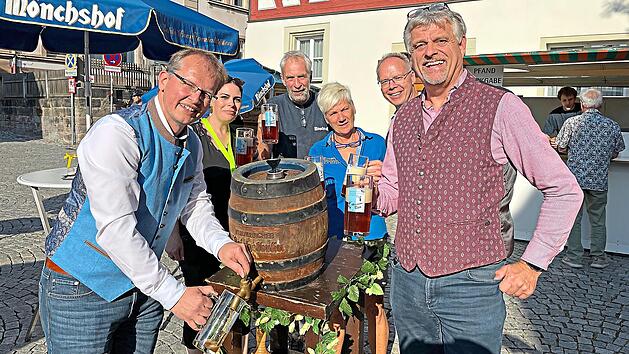 Offizieller Anstich im &bdquo;Museumswinkel&ldquo; zum Altstadtfest 2025. Sigrid Daum-Sauermann