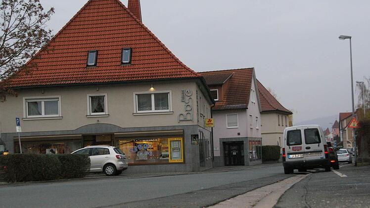 Einen reinen formalen Verwaltungsakt stellte die vom Gremium einstimmig beschlossene Bildung des dritten Bauabschnittes der Sanierung der Bahnhofstraße dar. Der dritte Teil des Projektes reicht von Höhe Ringstraße bis Höhe Goethestraße. Foto: Mario Deller