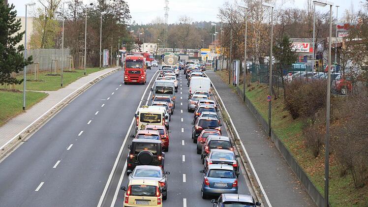 Auch auf dem Münchner Ring staute sich der Verkehr aufgrund des Unfalls in Richtung Berliner Ring zurück. Foto: Ferdinand Merzbach