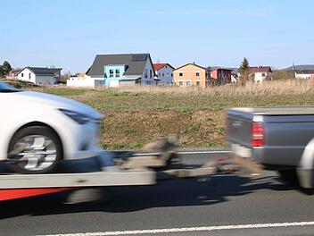 Die Anwohner im Baugebiet am Siegberg müssen mit der neuen Umgehungsstraße leben. Und sie leiden, wie sie betonen. Die Lärmbelästigung sei groß. Foto: Alexander Hartmann