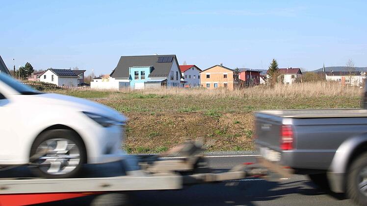 Die Anwohner im Baugebiet am Siegberg müssen mit der neuen Umgehungsstraße leben. Und sie leiden, wie sie betonen. Die Lärmbelästigung sei groß. Foto: Alexander Hartmann