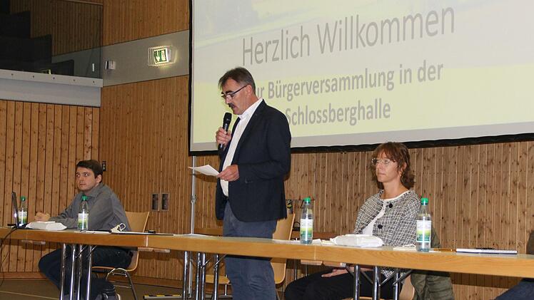 Bürgermeister Haralf Hofmann berichtet, was sich in Nüdlingen getan hat.