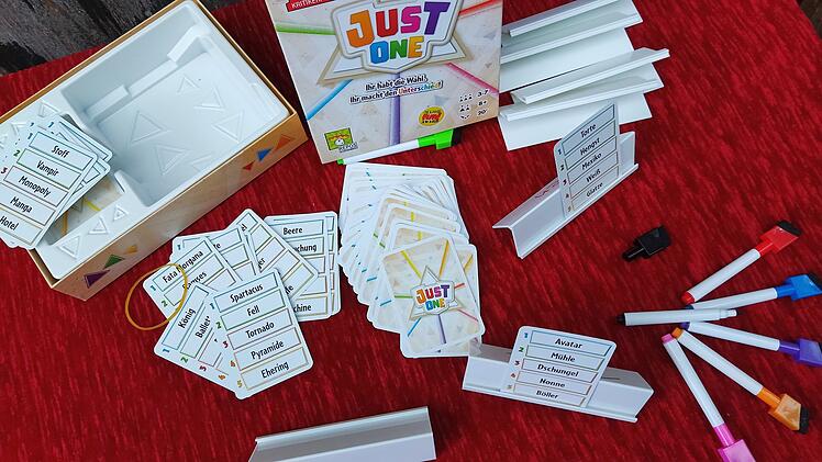 Spiele-Test Just One: Pflichtprogramm für jede Party