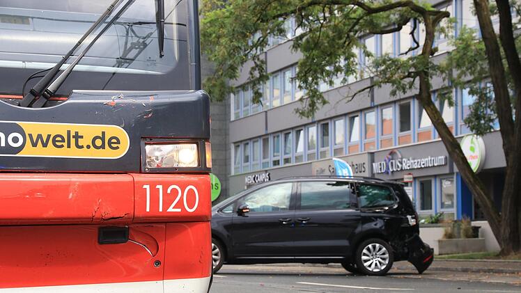 In Nürnberg kam es zu einem Unfall, an dem eine Straßenbahn und ein Auto beteiligt waren.News 5/Merzbach