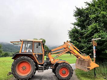 Ein Bagger hat die alten Wanderschilder entfernt.