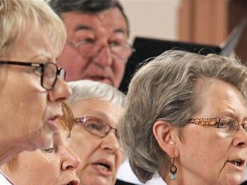 Der Chor Sängerlust Windheim beim Jubiläumskonzert in der Dorfkirche St. Ägidius.  Fotos: Gerd Schaar