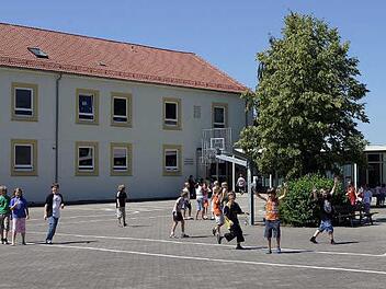 Nach dem laufenden Schuljahr wird die Schule in Neuses geschlossen.  Fotos: Archiv
