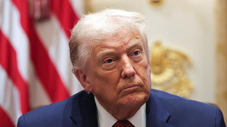 Donald Trump kündigte an, er werde sich in die Übernahmeverhandlungen rund um Warner Bros. einmischen.