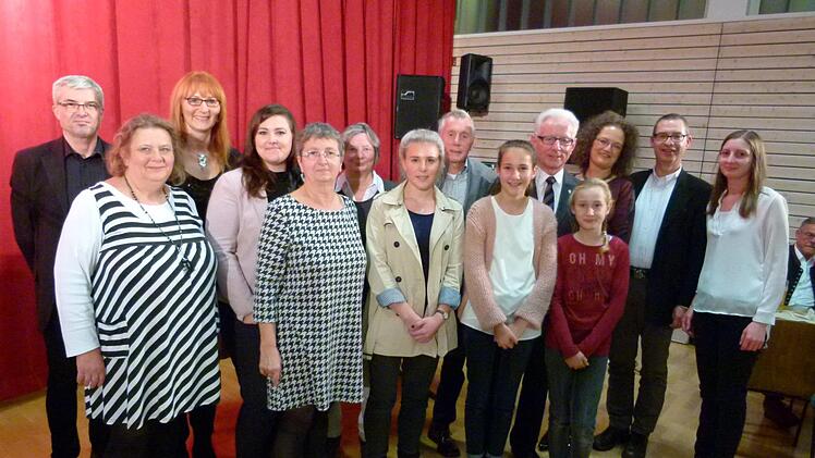 Ehrungen für vorbildlichen Einsatz, tatkräftige Unterstützung und sportliche Leistungen gab es für diese Mitglieder. Foto: Lothar Weidner