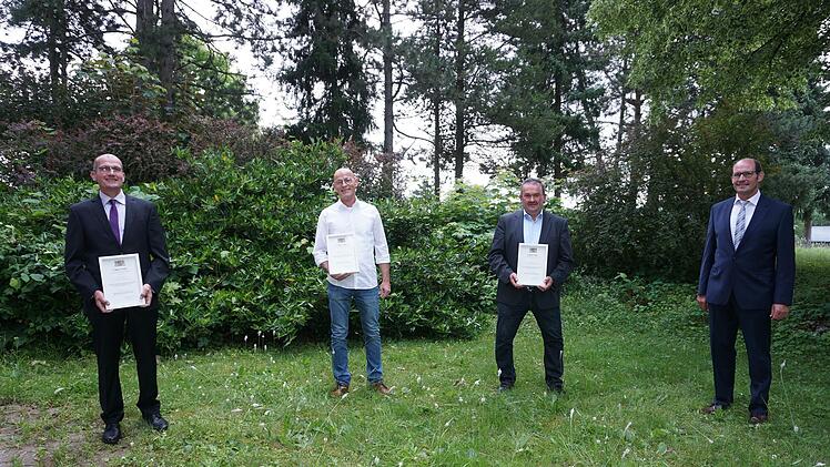 Eine Kommunale Dankurkunde  des Freistaats Bayern gab es für 18- jährige Tätigkeit im Gemeinderat  für  Karl Ziegler und Frank Vogler. Der amtierende stellvertretende Bürgermeister Roland Wehner erhielt für  seine 18-jährige Tätigkeit als Gemeinderat ebenfalls die Kommunale  Dankurkunde.