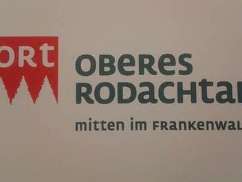 Der Stadtrat Wallenfels diskutierte auch über das mögliche neue Logo für das Obere Rodachtal. Foto: Herings Büro