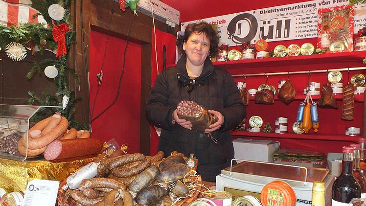 Petra Düll in ihrer Bude auf dem Nürnberger Christkindlesmarkt Foto: Manfred Welker