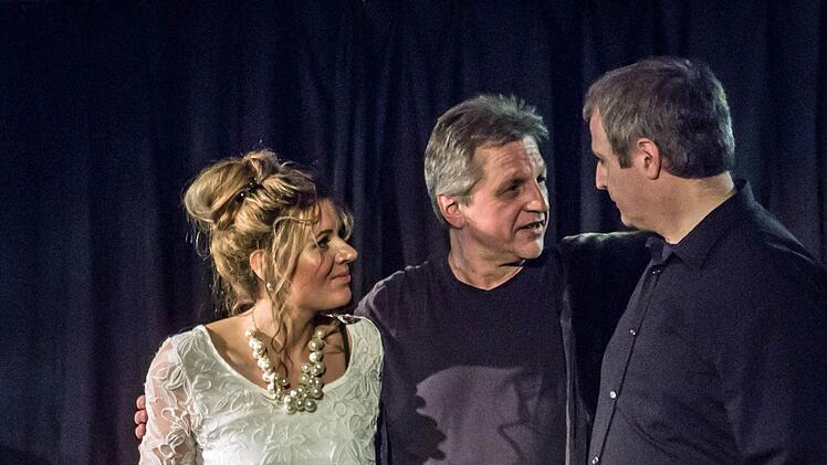 Reichlich Applaus gab es am Ende für KAtrin und Michael Lion sowie Claudio Rizzi (von links).Foto: Jochen Berger