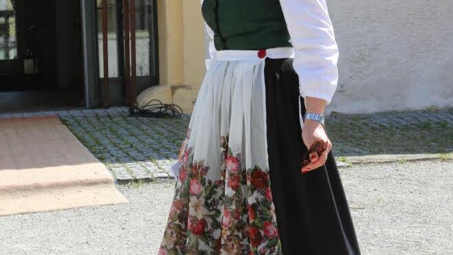 Auch die Kreis-Kulturbeauftragte Renate Ortloff schneiderte sich selbst ihre Ha&szlig;berge-Festtagstracht. Foto: Barbara Herbst