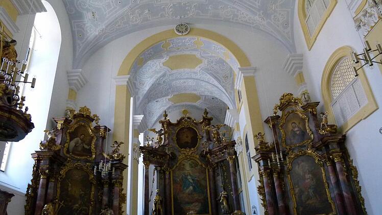 Die Raumschale und die Altäre präsentieren sich jetzt in frischem Glanze.