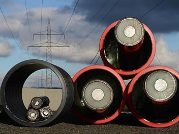 Erdkabel statt gewaltiger Masten überall im Land, so soll der Ausbau der Stromnetze für die Energiewende gelingen. Foto: Julian Stratenschulte/dpa
