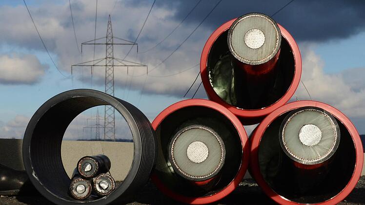 Erdkabel statt gewaltiger Masten überall im Land, so soll der Ausbau der Stromnetze für die Energiewende gelingen. Foto: Julian Stratenschulte/dpa