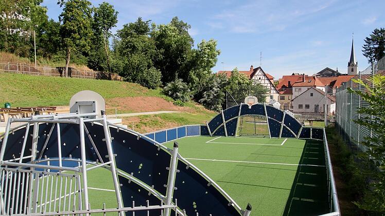 Das ist die neue "Multifunktionsanlage", die sicherlich mitten in der Stadt zu einem Anziehungspunkt für die junge Generation wird.