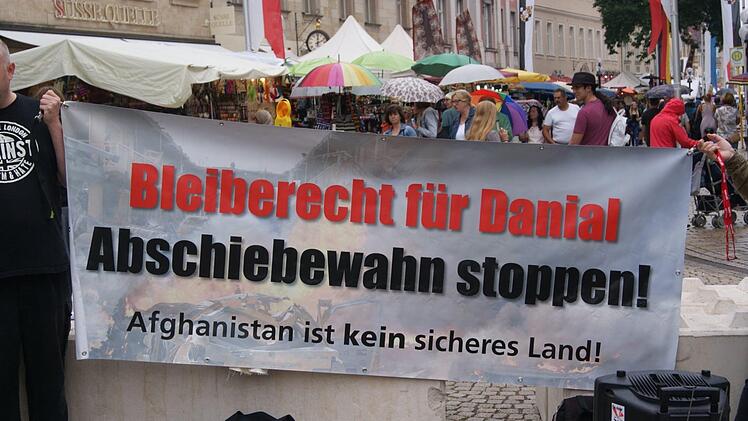 Foto: Initiative "Ausbildung statt Abschiebung"