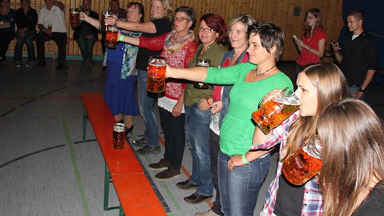 Mehr Damen als Männer traten an.