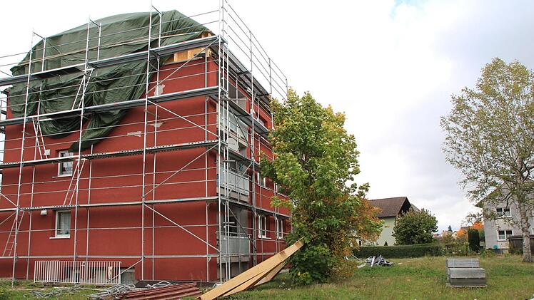 Hier wird das Dachgeschoss ausgebaut.  Foto: Andreas Dorsch