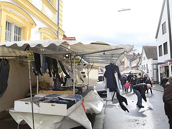 Der Sturm verwehte das Geschäft. Fotos: Barbara Herbst